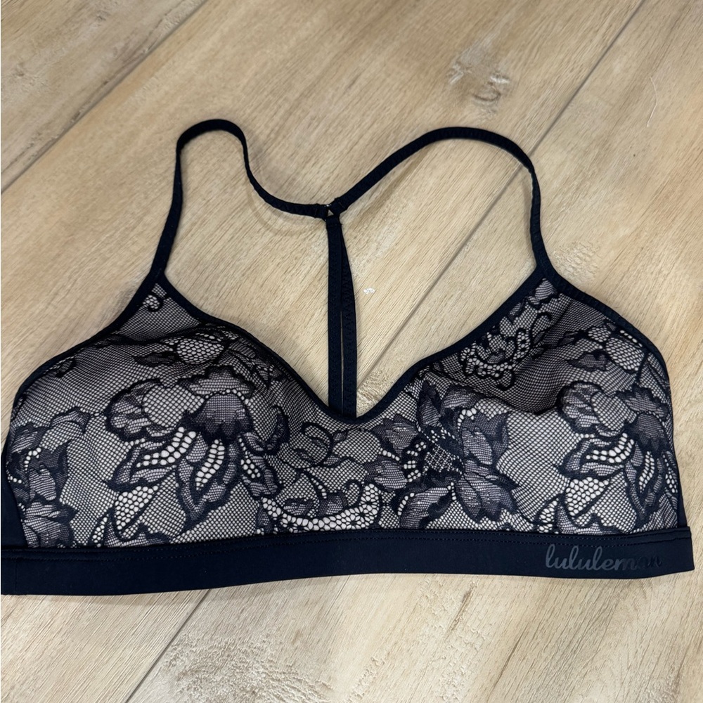 Lululemon razorback sports bra size medium